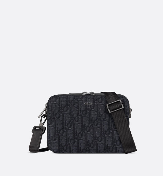 Pouch mit Reißverschluss und Riemen